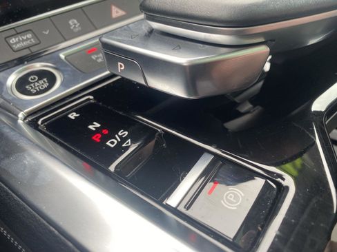 Used 2021 Audi e-tron Premium w/ Convenience Plus Package image 18