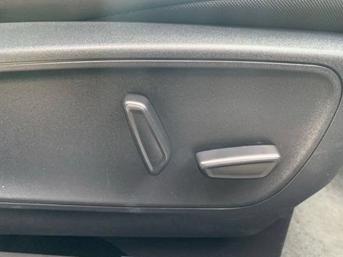 Used 2025 Ford Escape Platinum AWD/4WD image 17