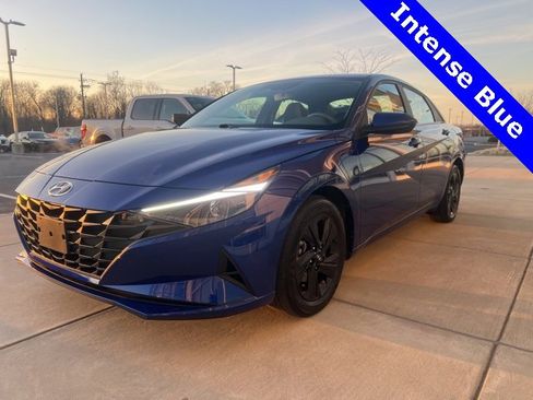 Used 2023 Hyundai Elantra SEL image 3
