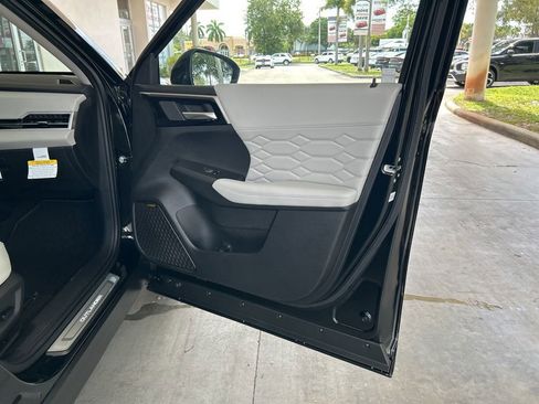New 2025 Mitsubishi Outlander SEL image 24