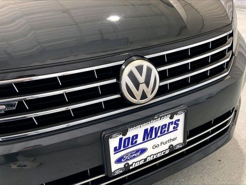 Used 2017 Volkswagen Passat 1.8T R-Line image 30