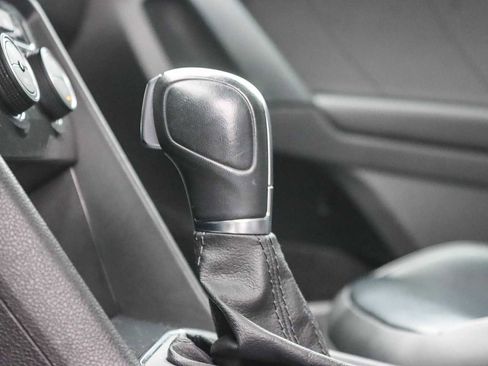 Used 2019 Volkswagen Tiguan SEL Premium R-Line image 22