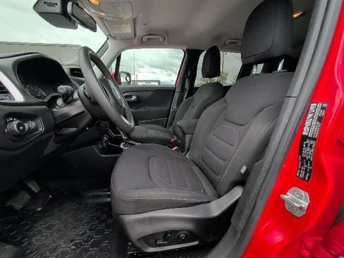 Used 2018 Jeep Renegade Latitude w/ Popular Equipment Group AWD/4WD image 4