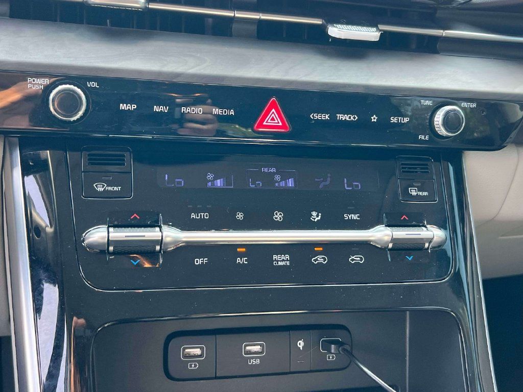 Certified 2023 Kia Carnival EX FWD image 28