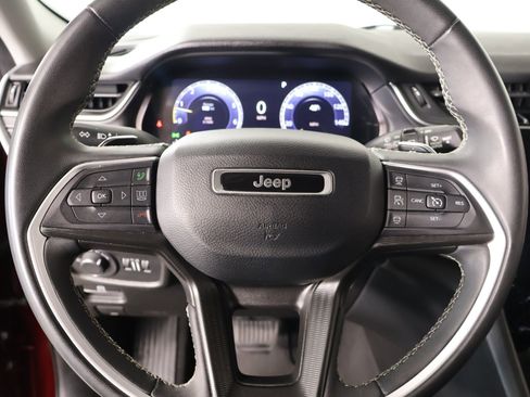 Used 2023 Jeep Grand Cherokee L Laredo image 3