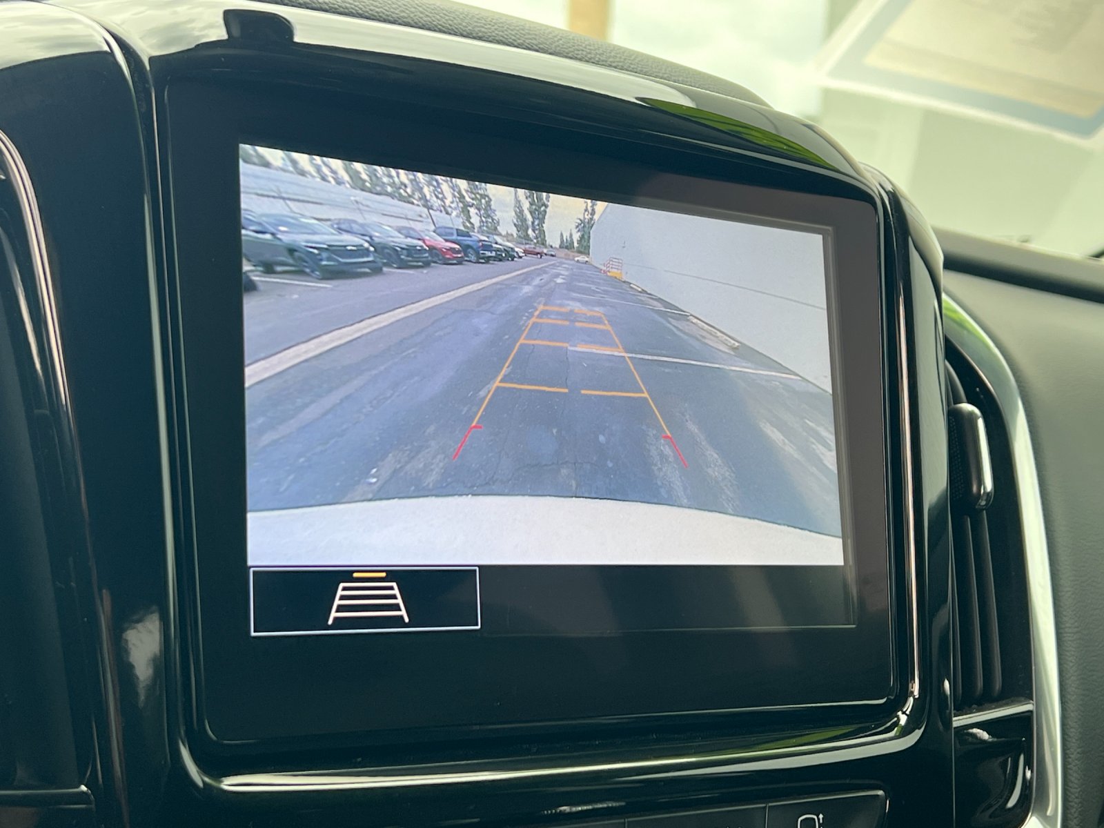 Used 2021 Chevrolet Traverse LT FWD image 20