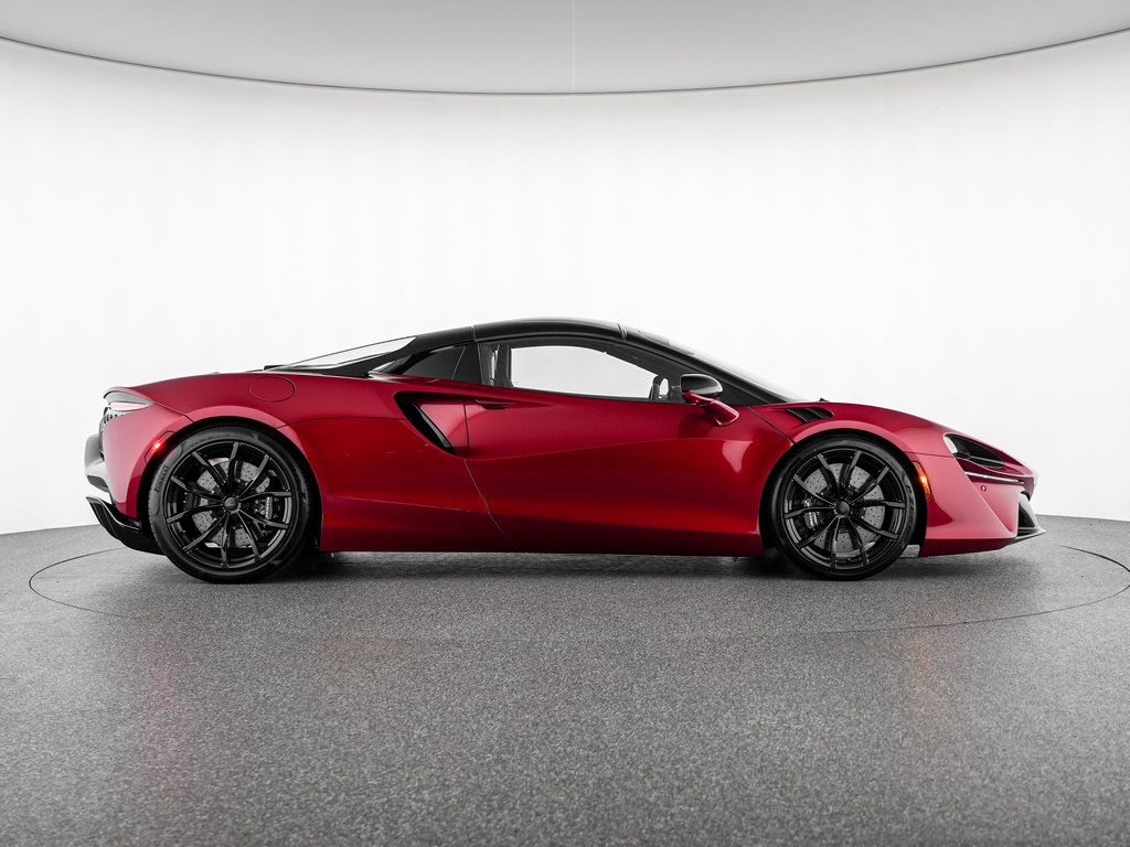 Used 2025 McLaren Artura Spider RWD image 19