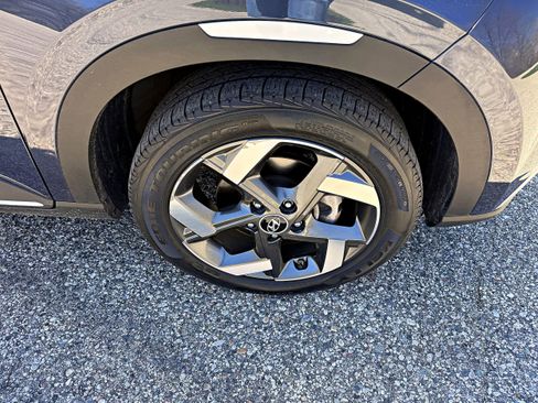 Used 2021 Hyundai Venue w/ Cargo Package image 11