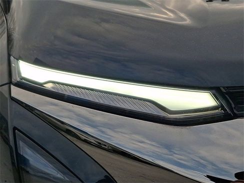 Certified 2025 Chevrolet Equinox ACTIV w/ Convenience Package III image 9