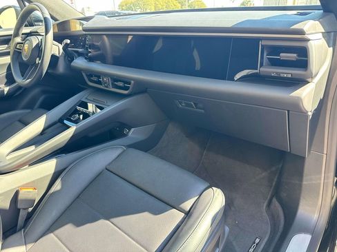 Used 2025 Porsche Macan Electric image 18