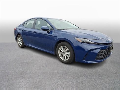 Used 2025 Toyota Camry LE image 3