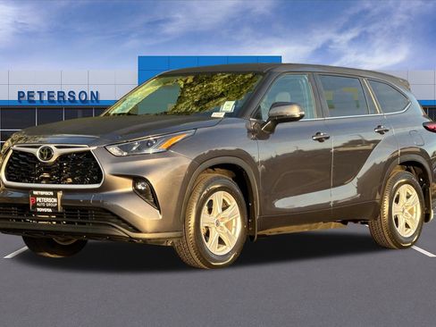 Used 2024 Toyota Highlander LE image 9