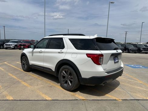 Used 2021 Ford Explorer XLT w/ Equipment Group 202A RWD image 5