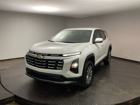 Certified 2025 Chevrolet Equinox LT image 3