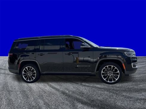 Used 2022 Jeep Wagoneer Series III w/ Premium Group I AWD/4WD image 2