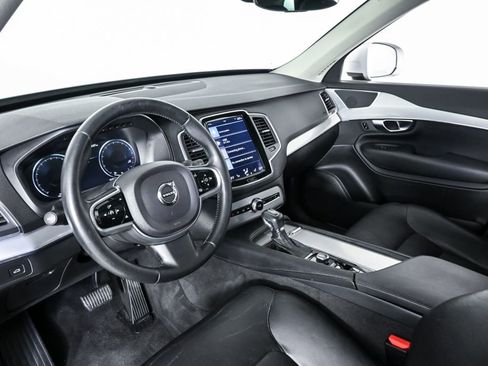 Used 2018 Volvo XC90 T6 Momentum w/ Convenience Package image 5