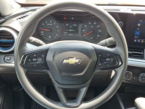 Used 2024 Chevrolet Trax LS w/ LS Convenience Package FWD image 19