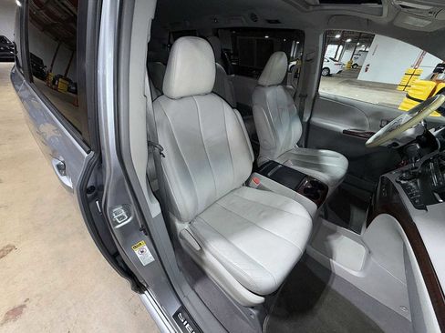 Used 2011 Toyota Sienna XLE image 15