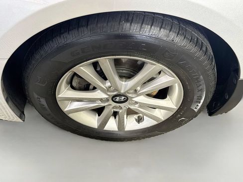 Used 2017 Hyundai Sonata SE FWD image 4
