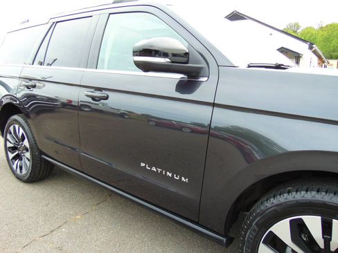 Used 2025 Ford Expedition Platinum w/ Driver's Package AWD/4WD image 45