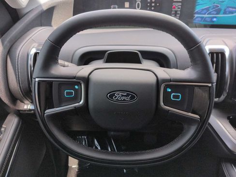 Used 2025 Ford Expedition Platinum w/ Driver's Package AWD/4WD image 25