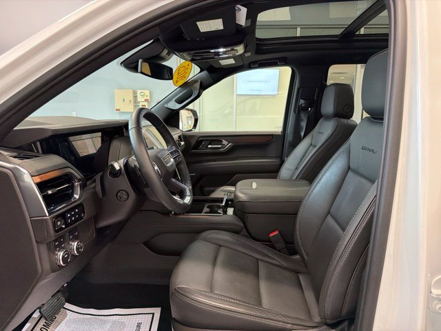Used 2025 GMC Yukon Denali w/ Sun & Power Step Package AWD/4WD image 17