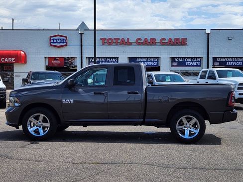 Used 2018 RAM 1500 Express w/ Express Value Package AWD/4WD image 2
