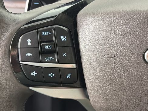 Used 2021 Ford Explorer Platinum w/ Equipment Group 601A AWD/4WD image 17