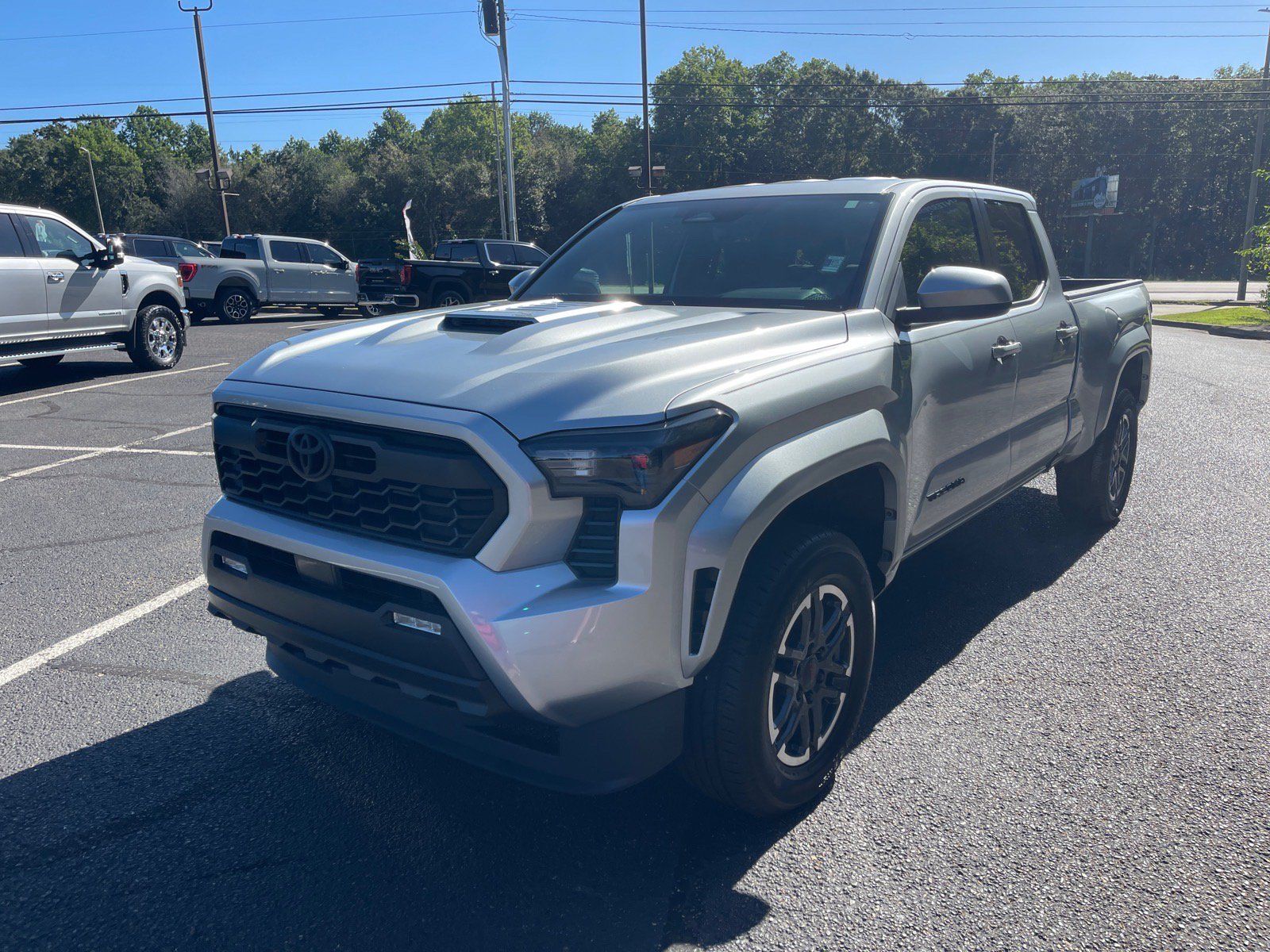 Used 2025 Toyota Tacoma TRD Sport AWD/4WD image 3