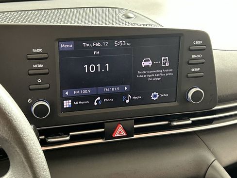 Used 2024 Hyundai Elantra SE image 16