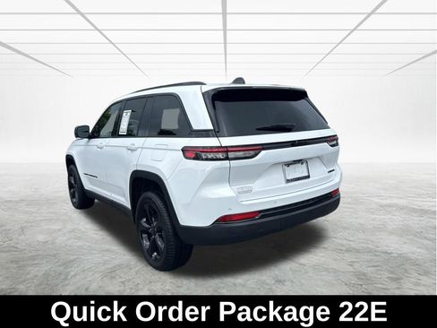 Used 2025 Jeep Grand Cherokee Limited w/ Black Appearance Package RWD image 7