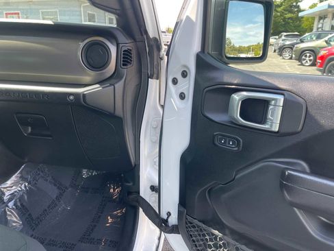 Used 2021 Jeep Wrangler Unlimited Sport image 16