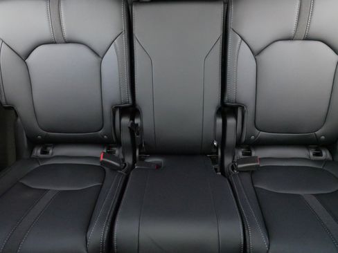 Certified 2025 Honda Pilot Touring image 13