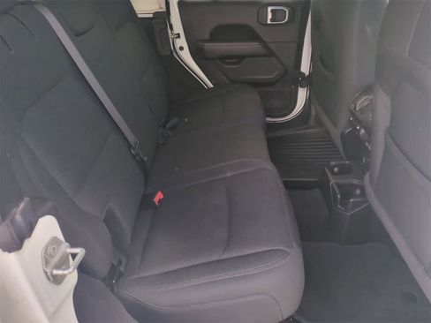 Used 2020 Jeep Wrangler Unlimited Sahara image 21