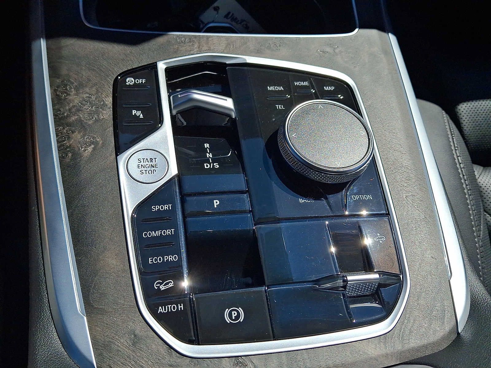 Used 2024 BMW X7 xDrive40i w/ M Sport Package AWD/4WD image 16