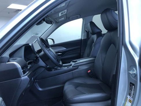 Certified 2025 Toyota Grand Highlander AWD image 18