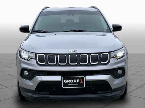 Used 2022 Jeep Compass Latitude w/ Sun and Sound Group AWD/4WD image 4
