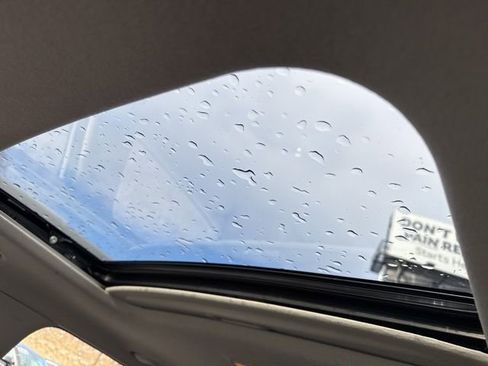 Used 2022 Hyundai Venue SEL w/ Cargo Package image 5