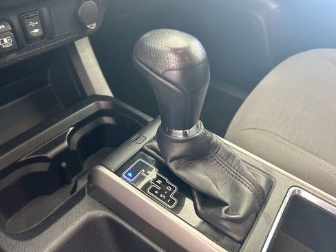 Used 2018 Toyota Tacoma SR5 RWD image 24