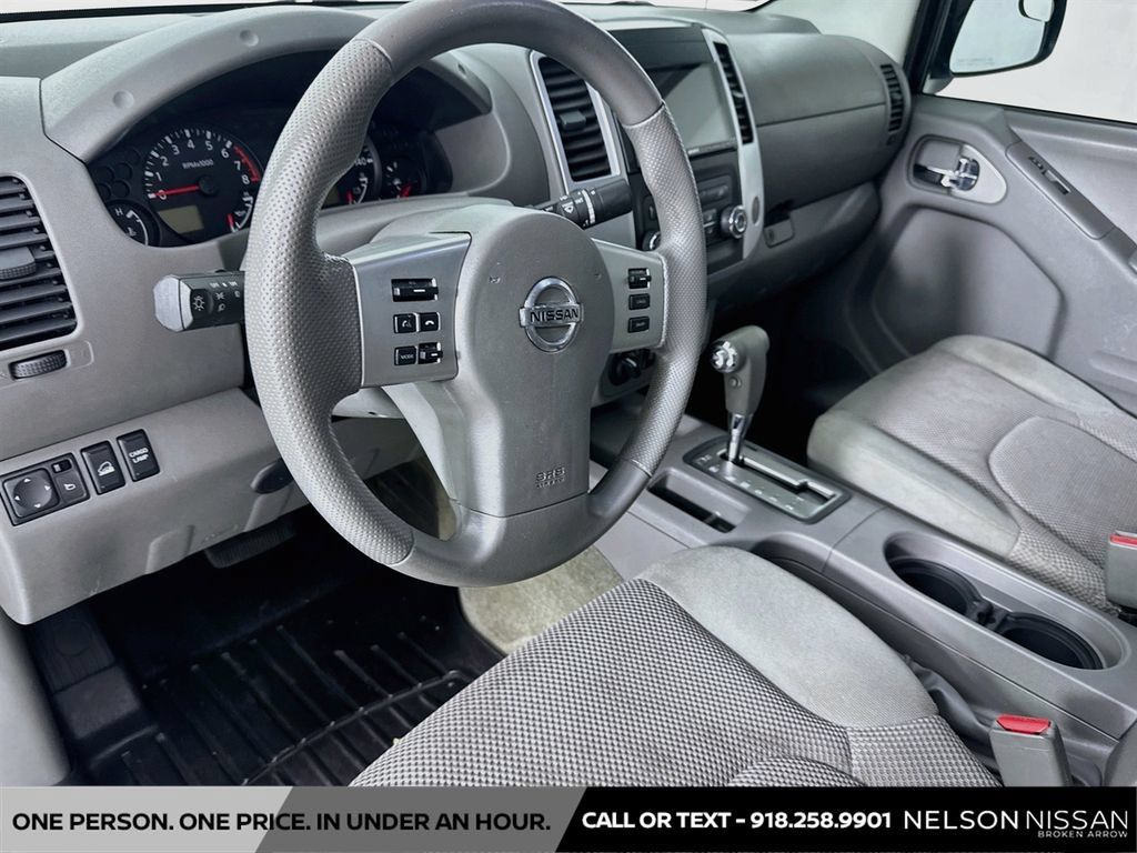 Used 2016 Nissan Frontier SV AWD/4WD image 9