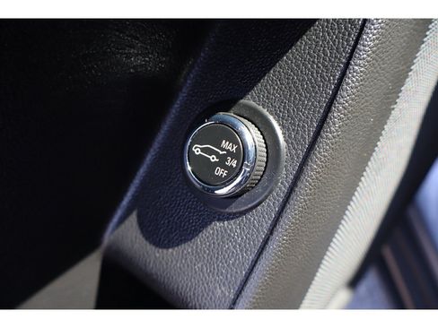 Used 2020 Chevrolet Traverse LT FWD image 40
