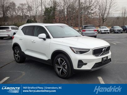 Used 2025 Volvo XC40 B5 Core