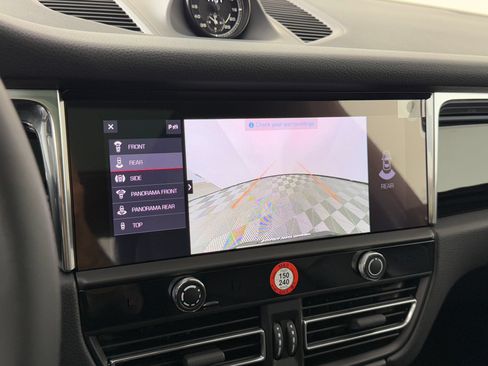Certified 2026 Porsche Macan AWD/4WD image 20