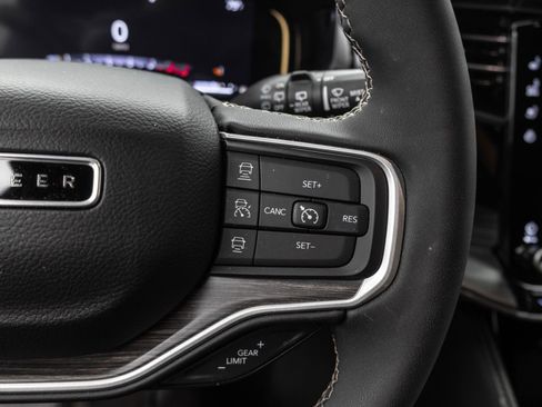 Used 2023 Jeep Wagoneer Series III w/ Convenience Group I image 32