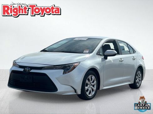 Certified 2025 Toyota Corolla LE FWD image 1