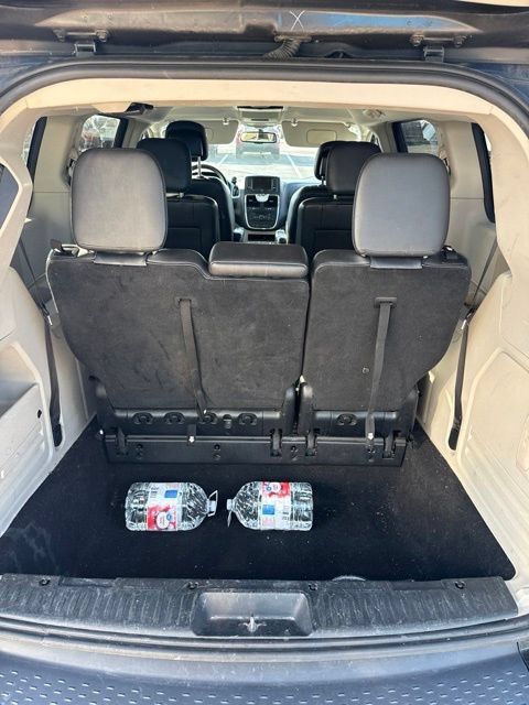 Used 2013 Chrysler Town & Country Touring FWD image 15