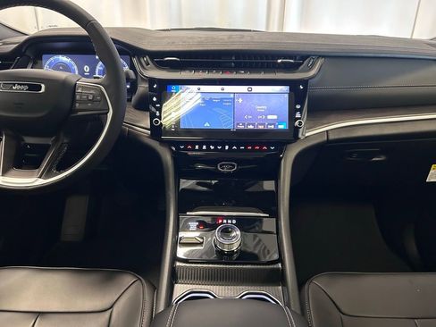 New 2026 Jeep Grand Cherokee L Limited AWD/4WD image 13