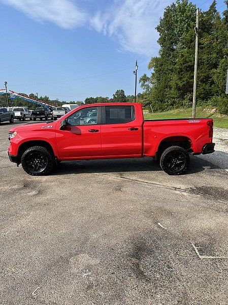 Used 2024 Chevrolet Silverado 1500 LT Trail Boss w/ Convenience Package II AWD/4WD image 4