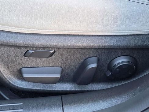 Used 2025 Genesis G70 3.3T Advanced image 17