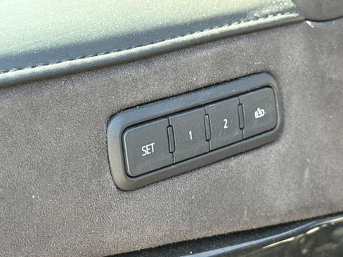 Used 2020 Cadillac Escalade Platinum AWD/4WD image 22
